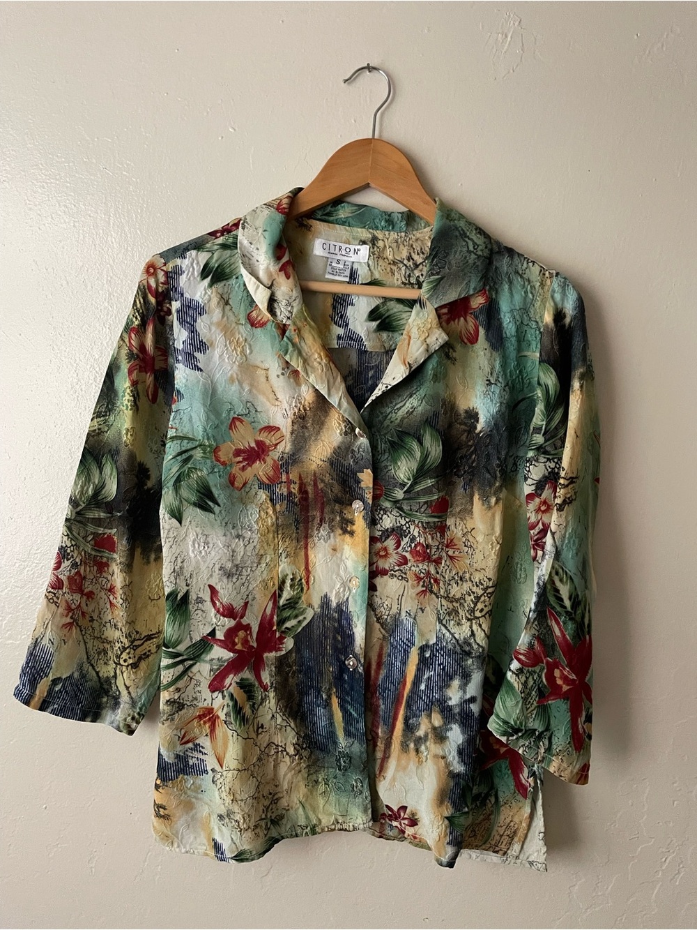 Citron Multicolor Floral Button-Down Blouse in Cream, Green & Red